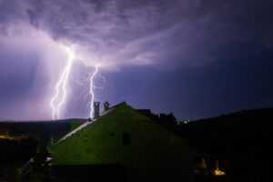 24/7 roof emergency at night storm